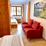Freyenhoefe Апартаменты Байрсброн
